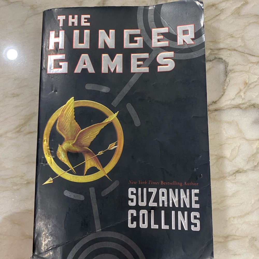 Book : The Hunger Games by Suzanne Collin
